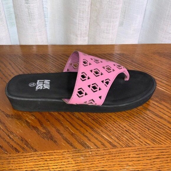 Muk Luk’s Pink Diamond Laser Cut Sandals size 10 - Picture 1 of 7